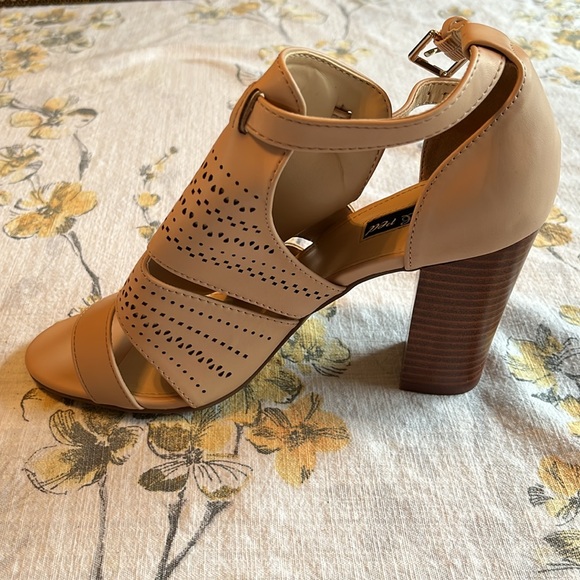 Violet & Red hells size 8 1/2 - Picture 6 of 7